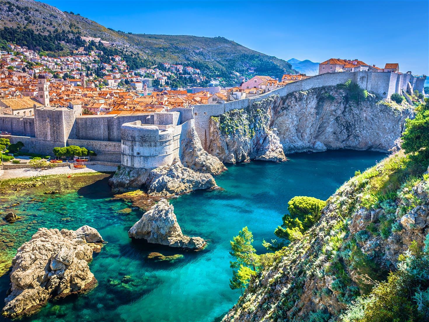 Dubrovnik domina l’Adriatico dalla sua straordinaria roccaforte naturale © Dreamer4787 / Shutterstock